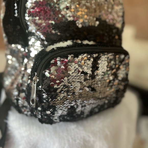 EUC-SUPER CUTE SEQUINS BLINGY BACKPACK - Picture 5 of 11